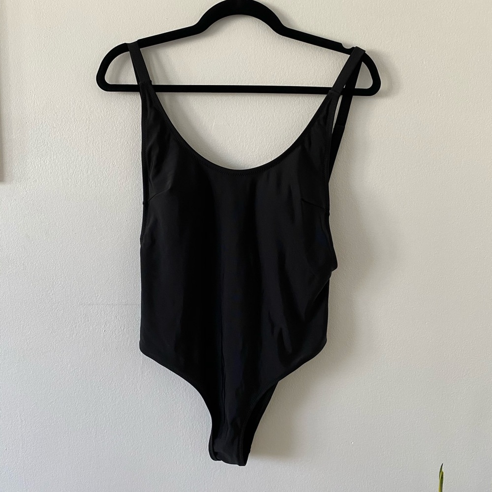 High cut one-piece swimsuit